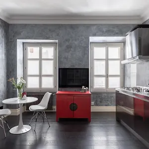 Iflat A Sparkle Of Red In Trastevere , Rome Italy